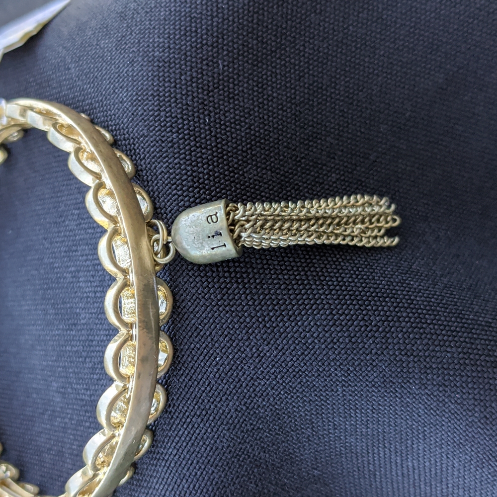 NWT Lia Sophia Stretch Tassel Charm Bracelet w/ 4 Extra Charms in Matte Gold - Picture 5 of 13